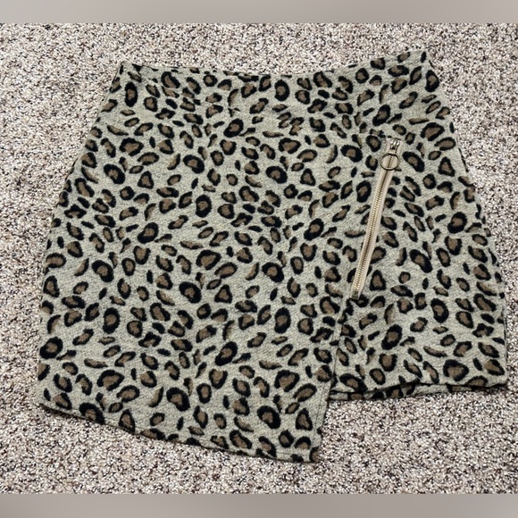 π Hayden Los Angeles Leopard Print Mini Skirt - Size Large π - Picture 3 of 12
